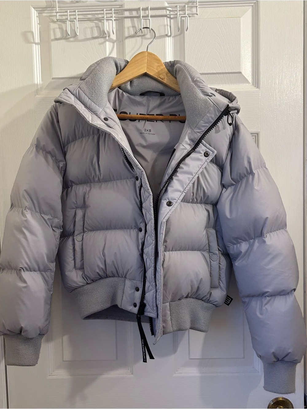 Aritzia TNA Super Puff Shorty Grey 2XS Hooded Down Jacket
